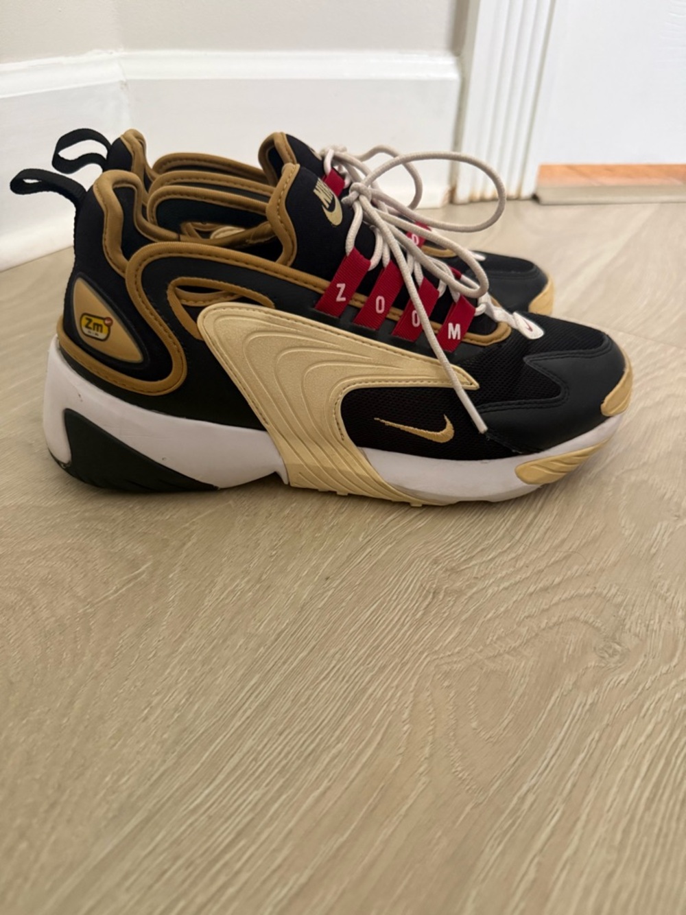 Nike black and gold athletic sneakers with red accents women’s 8